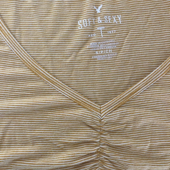 Women’s tee - Picture 3 of 3